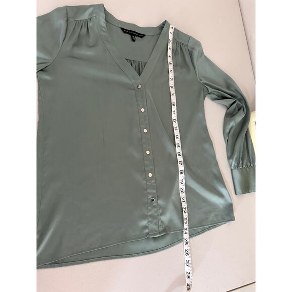 WHBM Women's Green Satin V-neck button-up Shirt Blouse Top XS Holiday Glam Xmas - Picture 6 of 7